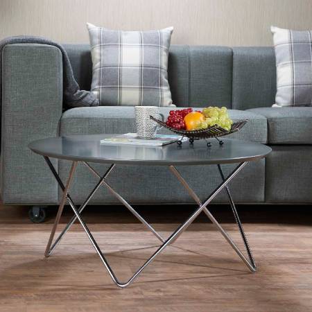 A dohányzóasztal könnyűnek és kényelmesen mozgathatónak készült.